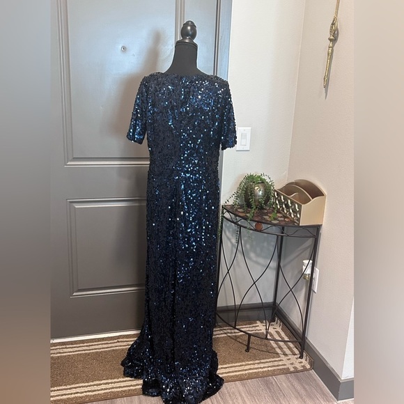 Calvin Klein Women's Dress Blue Sequin Short Sleeve V-Neck Gown - Picture 7 of 15